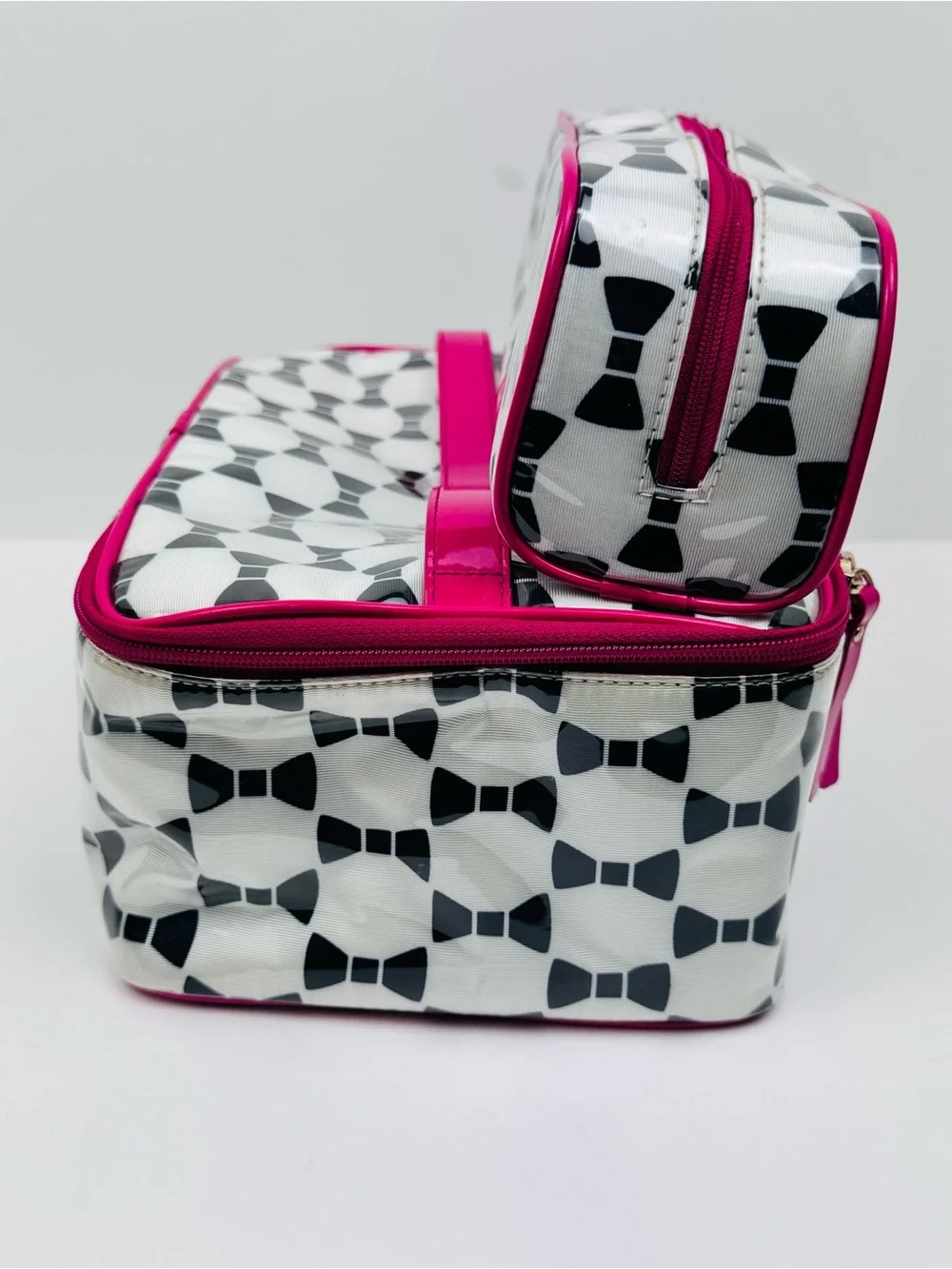 Kate Spade 2 piece set Whitehall Court Colin Make-Up Cosmetics Travel Bags.